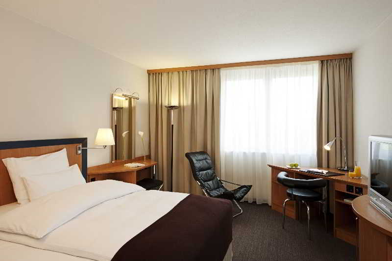 Nh Frankfurt Airport West Hotel Raunheim Esterno foto