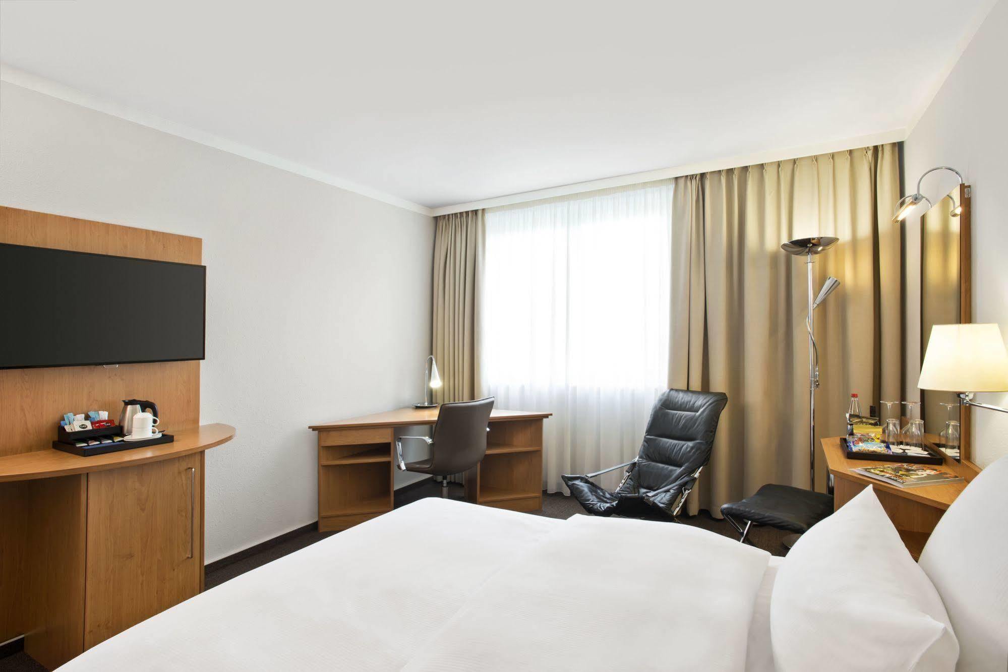 Nh Frankfurt Airport West Hotel Raunheim Esterno foto