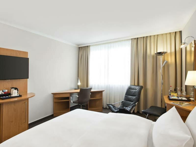 Nh Frankfurt Airport West Hotel Raunheim Esterno foto