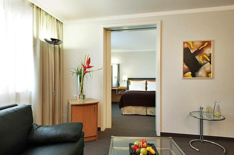 Nh Frankfurt Airport West Hotel Raunheim Esterno foto