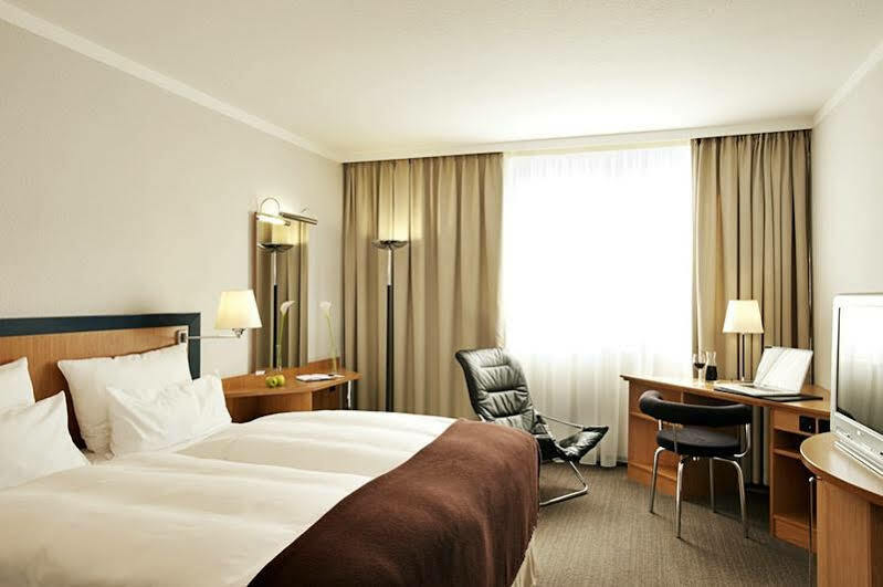 Nh Frankfurt Airport West Hotel Raunheim Esterno foto