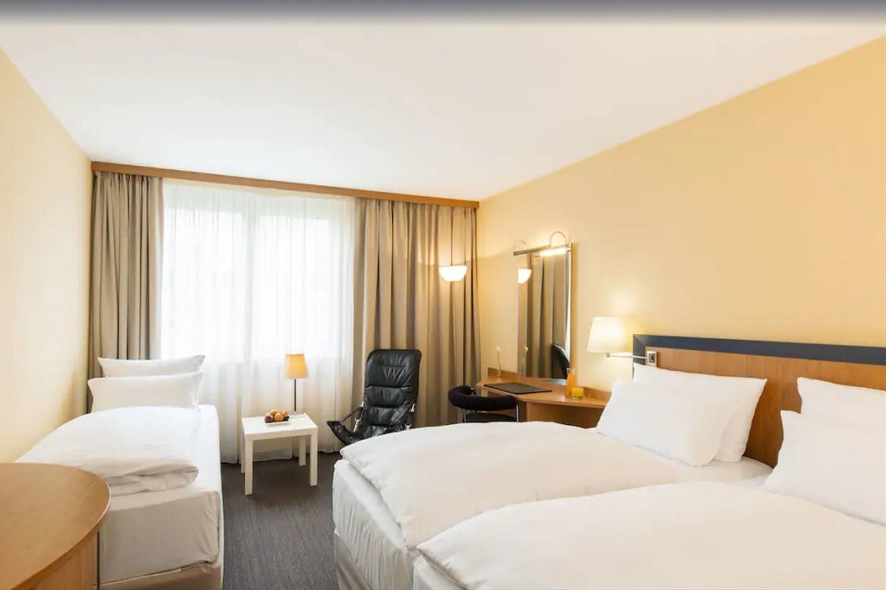 Nh Frankfurt Airport West Hotel Raunheim Esterno foto